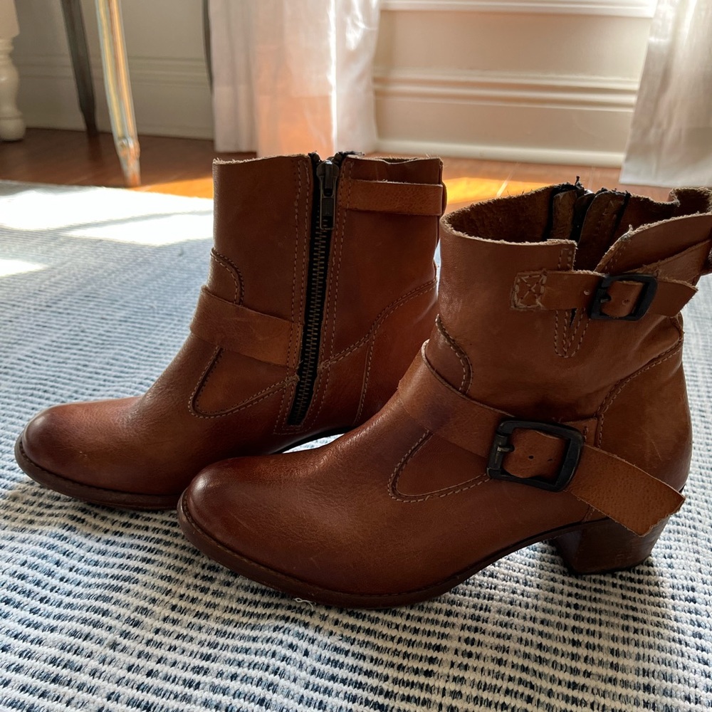 Dolce Vita ankle boots size 7